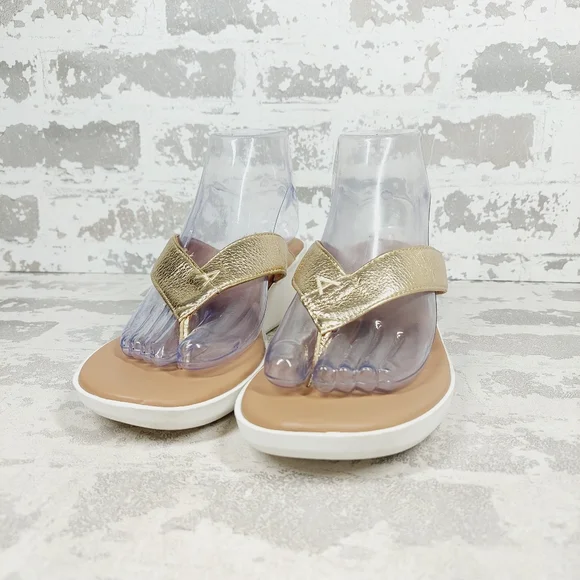 New Aerosoles Isha Gold Wedge Slip On Thong Sandal H997 - Picture 2 of 12